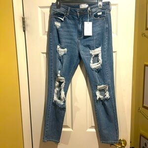 CELLO High Rise Mom Jean size 11 Distressed NWT